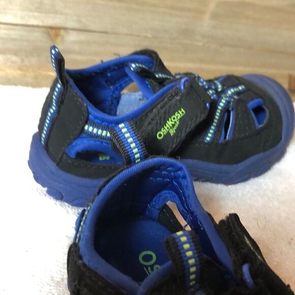 OshKosh Bgosh No tie Water shoes - Picture 2 of 16
